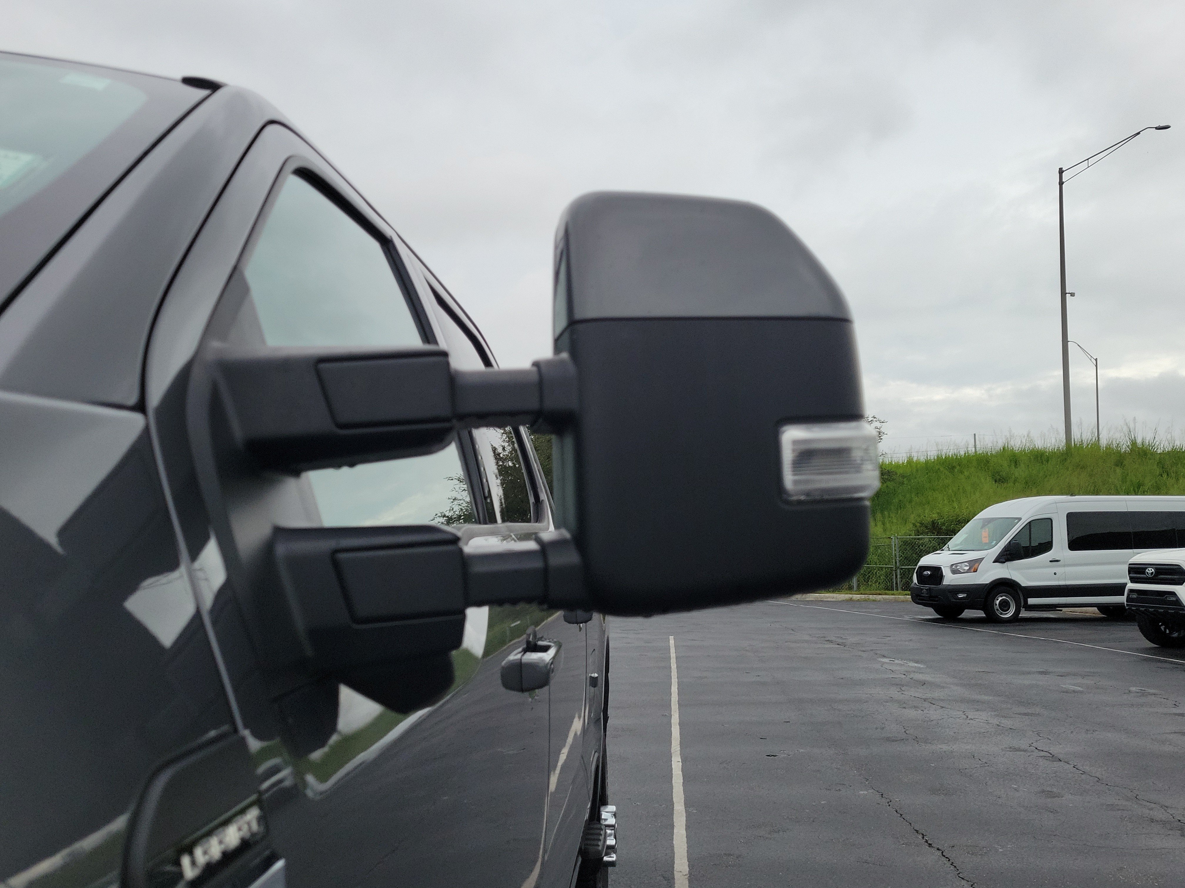 Used 2023 Ford F250 Lariat AWD/4WD image 4