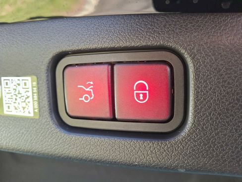 Used 2025 Mercedes-Benz E 350 4MATIC Sedan image 27