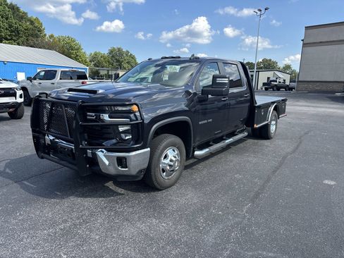 Used 2024 Chevrolet Silverado 3500 LT w/ Convenience Package AWD/4WD image 1