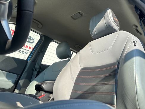 Used 2021 Nissan Kicks SR w/ SR Premium Package image 8