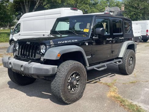 Used 2016 Jeep Wrangler Unlimited Rubicon w/ Connectivity Group AWD/4WD image 3