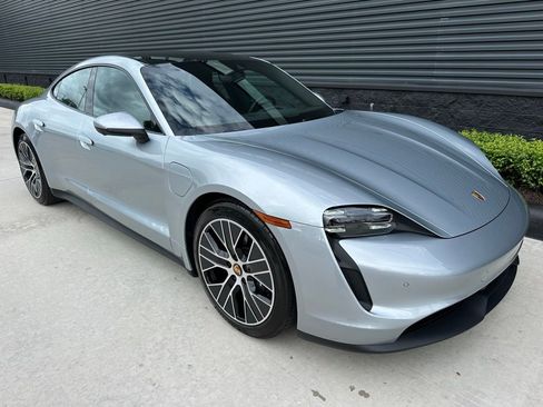 Used 2024 Porsche Taycan image 11