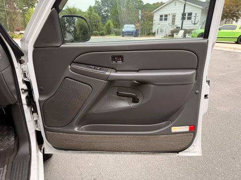 Used 2005 Chevrolet Silverado 1500 LS w/ Light Duty Power Package AWD/4WD image 18