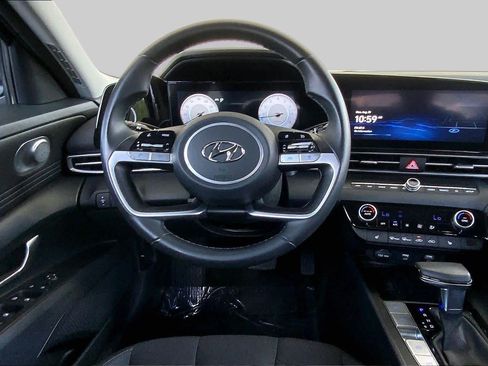 Used 2023 Hyundai Elantra SEL w/ Convenience Package FWD image 6