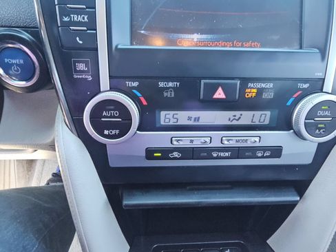 Used 2012 Toyota Camry XLE w/ Leather Pkg FWD image 18