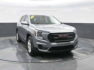 Used 2024 GMC Terrain SLE video 2