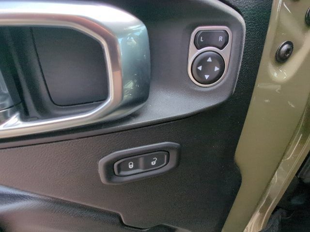 Used 2026 Jeep Wrangler Unlimited Rubicon AWD/4WD image 12