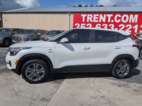 Used 2022 Kia Seltos LX AWD/4WD image 2