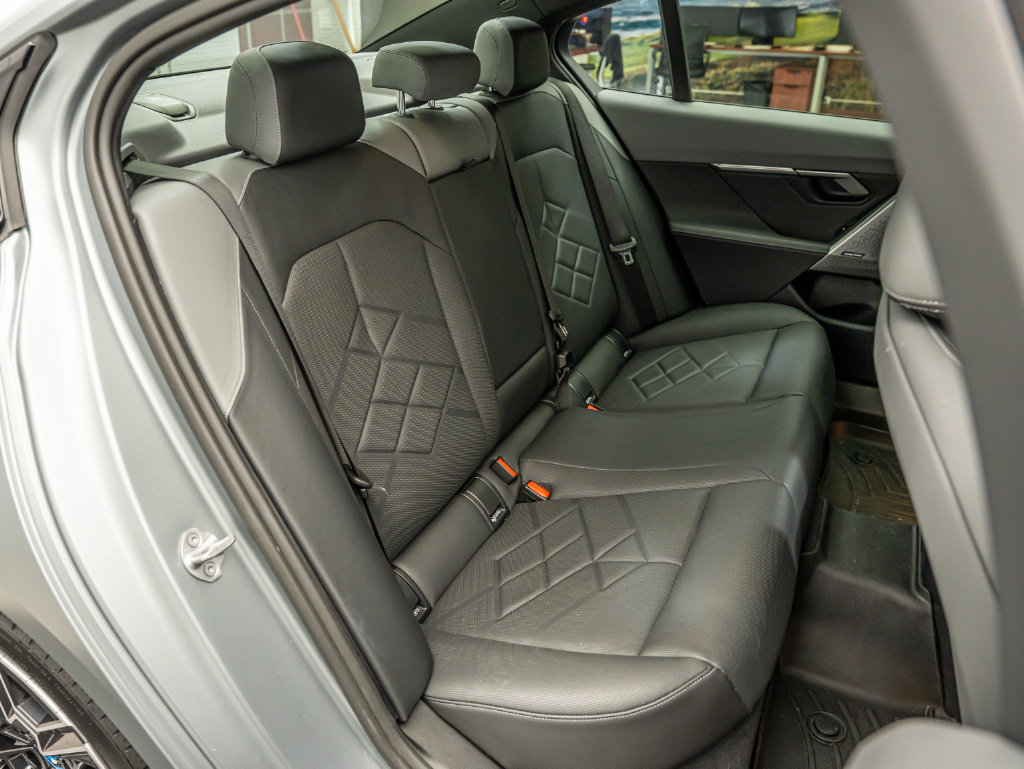 Used 2024 BMW i5 eDrive40i w/ M Sport Package RWD image 44