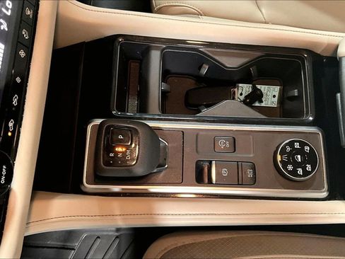 Used 2023 Nissan Pathfinder SL w/ SL Premium Package image 17