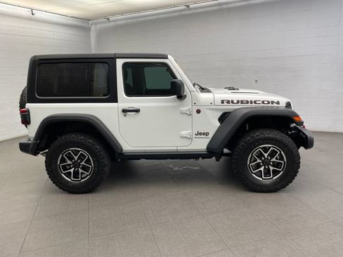 Used 2024 Jeep Wrangler Rubicon w/ Convenience Group AWD/4WD image 6