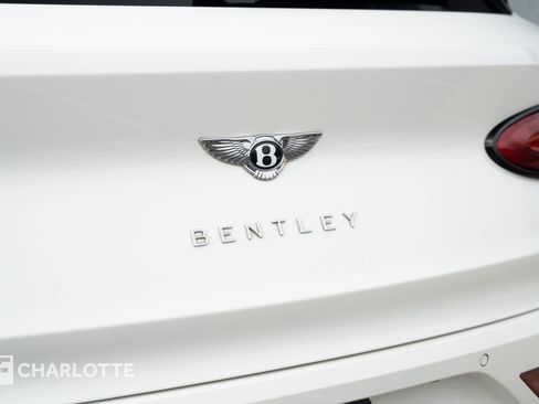 Used 2024 Bentley Bentayga image 16