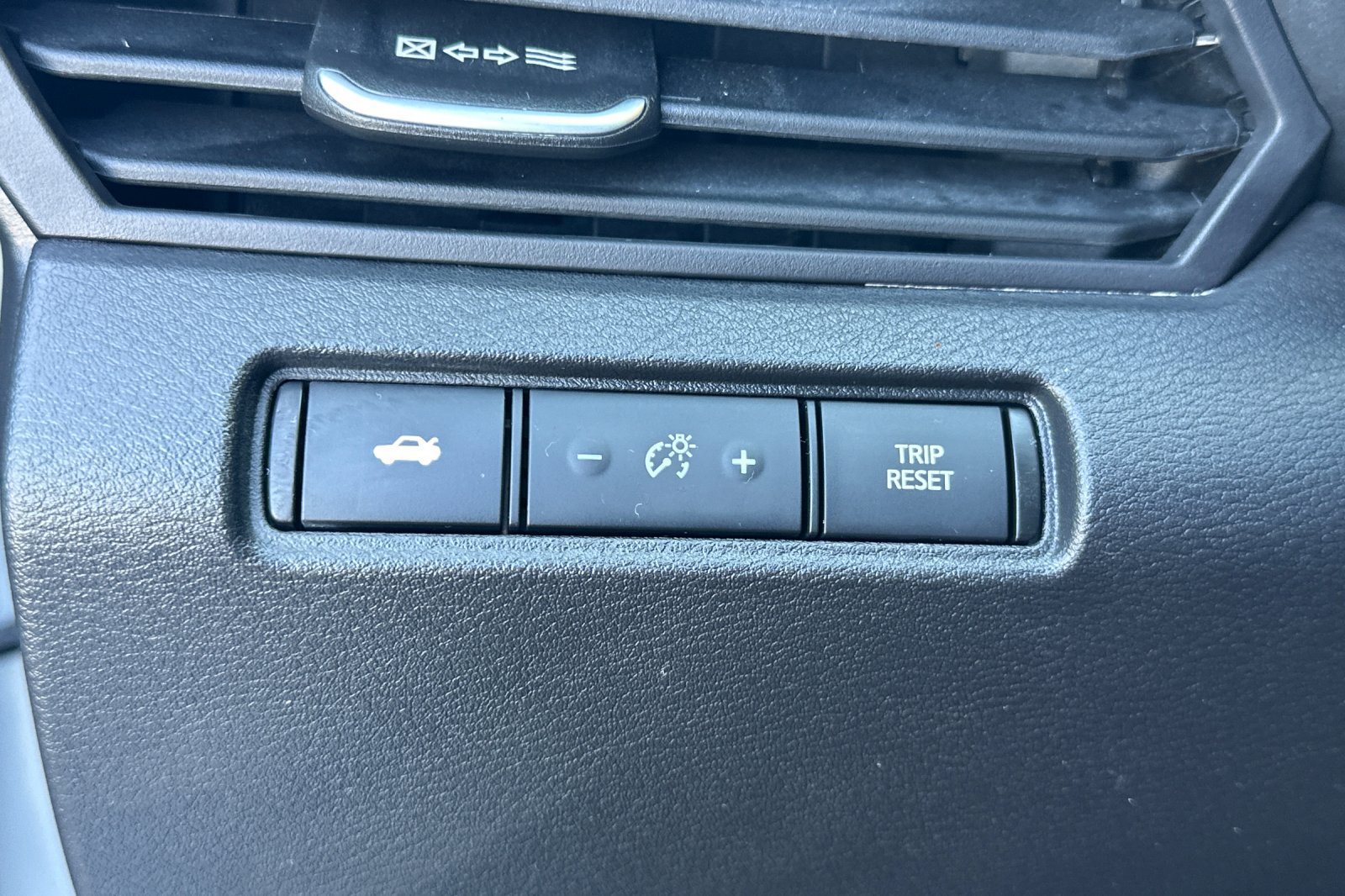 Used 2024 Nissan Altima 2.5 S FWD image 27