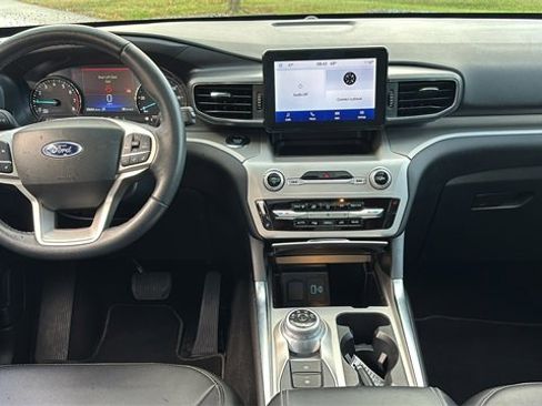 Used 2024 Ford Explorer XLT w/ Equipment Group 202A image 7