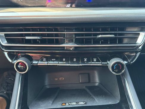 Used 2025 Chevrolet Traverse LT w/ LPO, Floor Liner Package AWD/4WD image 34