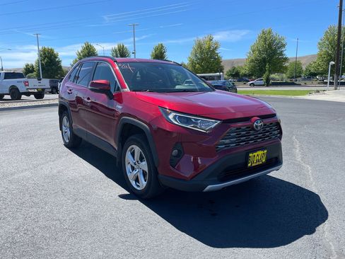 Used 2021 Toyota RAV4 Limited AWD/4WD image 9