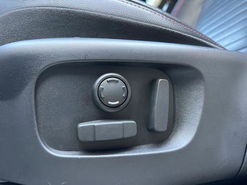 Used 2020 Land Rover Discovery Sport SE R-Dynamic image 17