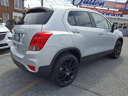 Used 2020 Chevrolet Trax LS w/ Tint and Cruise Package AWD/4WD image 5