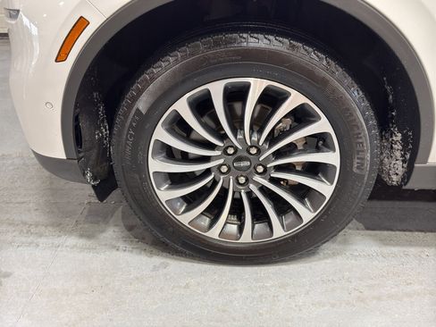 Used 2023 Lincoln Aviator Reserve w/ Equipment Group 201A image 9