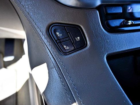 Used 2018 GMC Yukon XL SLT image 32