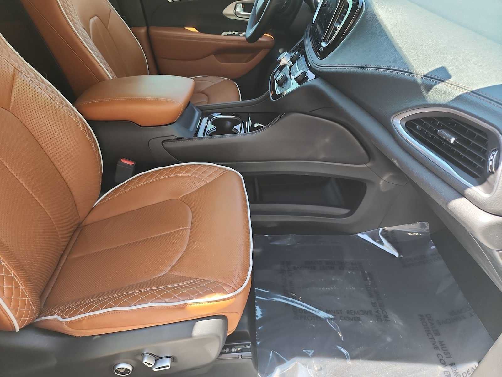 Used 2024 Chrysler Pacifica Pinnacle FWD image 18