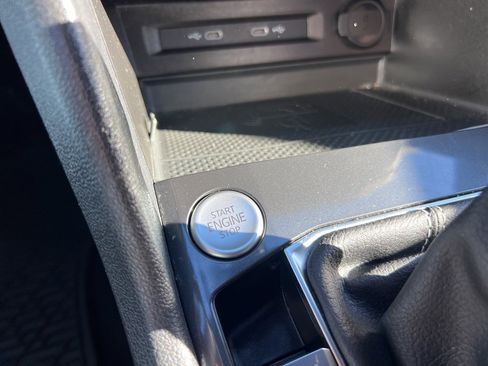 Used 2022 Volkswagen Tiguan SE image 15