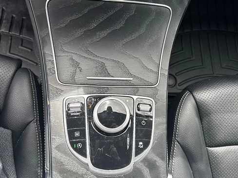 Used 2019 Mercedes-Benz GLC 300 4MATIC image 20