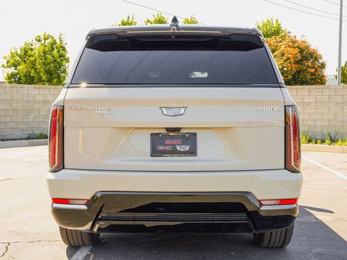 New 2026 Cadillac Escalade IQL Sport 2 w/ LPO, Floor Liner Package AWD/4WD image 8