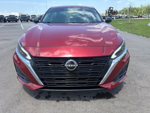 Used 2024 Nissan Altima 2.5 SV FWD image 3