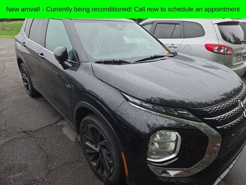 Used 2023 Mitsubishi Outlander SE Black Edition AWD/4WD image 2