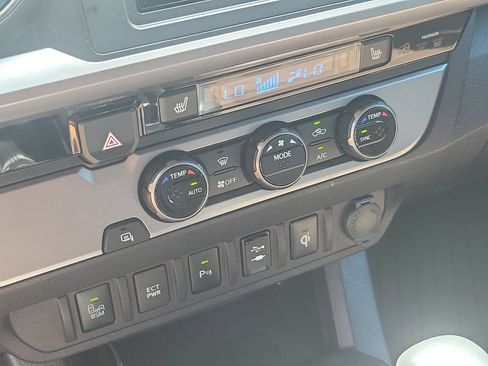 Used 2017 Toyota Tacoma Limited w/ Tow Package RWD image 26