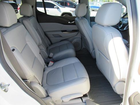 Used 2023 GMC Acadia SLT w/ Technology Package image 33