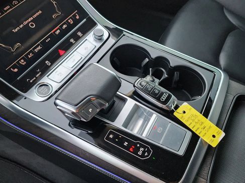 Used 2023 Audi Q8 Prestige image 19