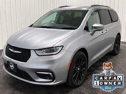 Used 2023 Chrysler Pacifica Touring-L FWD image 1
