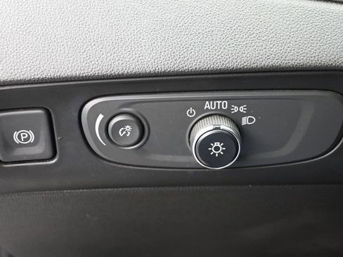 Used 2019 Buick Enclave Avenir w/ Avenir Technology Package FWD image 38