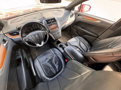 Used 2017 Lincoln MKC Select image 10