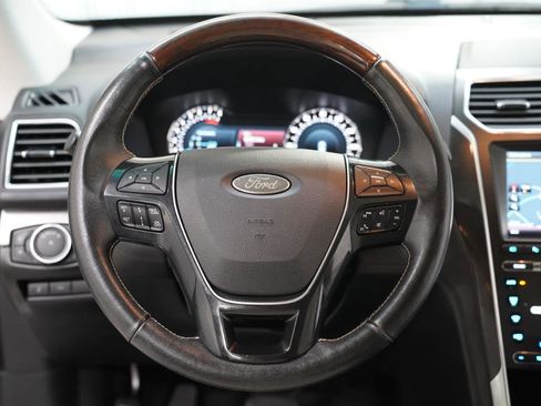 Used 2016 Ford Explorer Platinum image 12