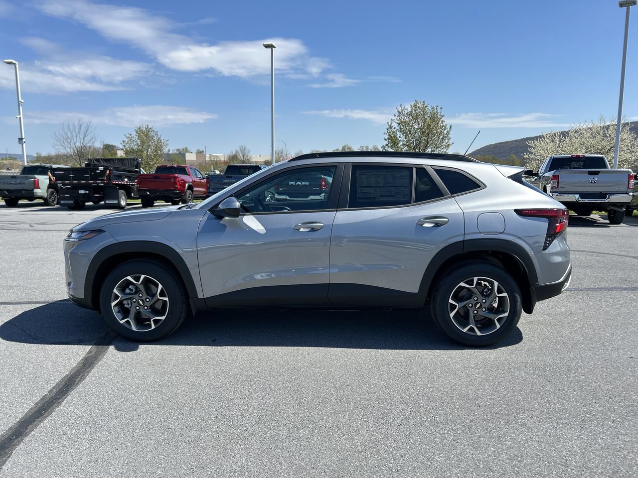 New 2026 Chevrolet Trax LT w/ Sunroof Package FWD image 4