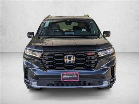 Certified 2025 Honda Pilot TrailSport image 6
