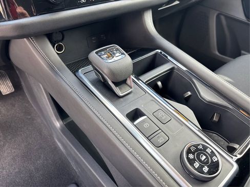 Used 2025 Nissan Pathfinder SV image 30