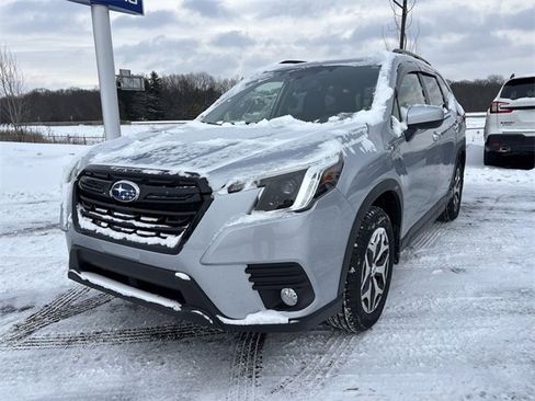 Used 2023 Subaru Forester Premium image 5