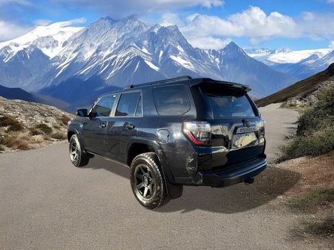 Certified 2022 Toyota 4Runner TRD Off-Road Premium w/ Moonroof Package image 3