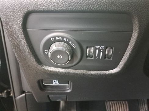Certified 2023 Jeep Grand Cherokee Limited AWD/4WD image 28