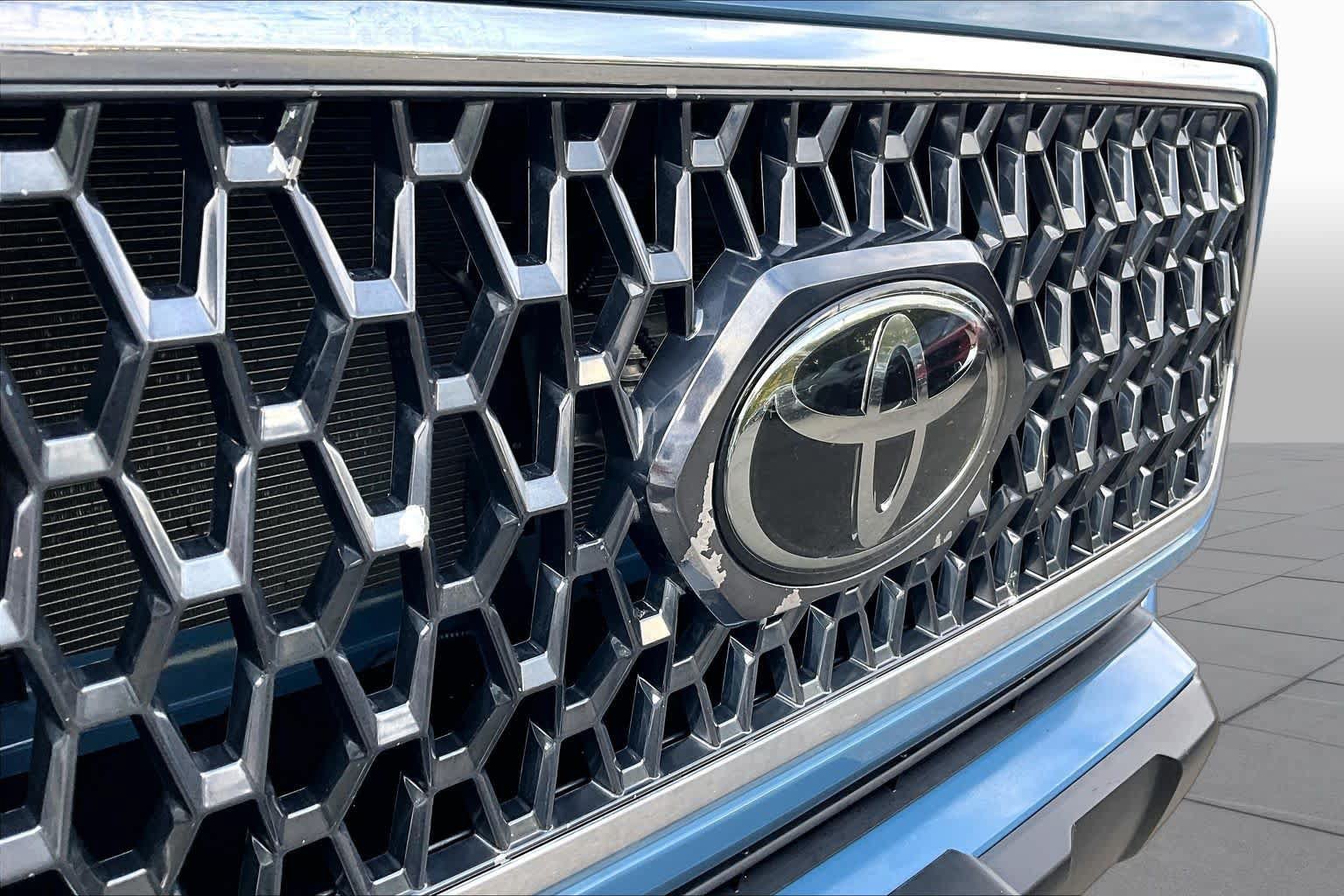 Used 2019 Toyota Tacoma TRD Off-Road w/ Technology Package AWD/4WD image 28