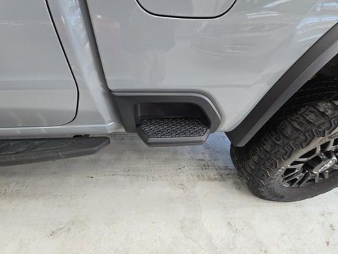 Used 2024 Chevrolet Silverado 2500 ZR2 w/ Technology Package image 16