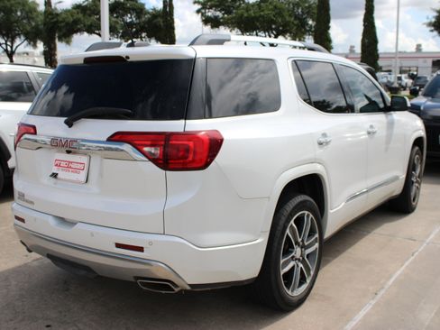 Used 2017 GMC Acadia Denali w/ Technology Package FWD image 11