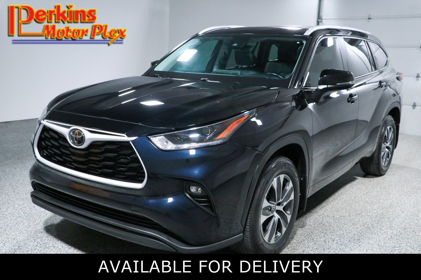 Used 2024 Toyota Highlander XLE FWD image 1