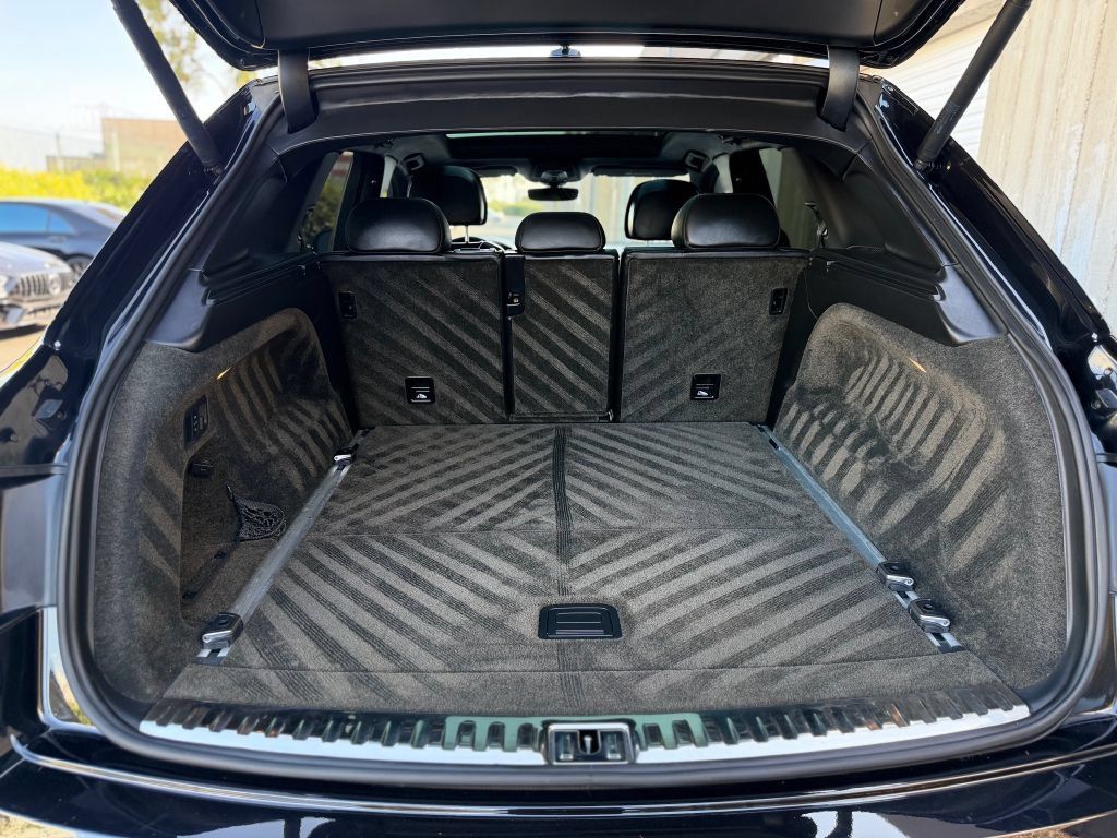 Used 2017 Bentley Bentayga AWD/4WD image 16