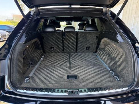 Used 2017 Bentley Bentayga AWD/4WD image 16