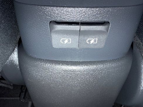 Used 2023 Nissan Versa S image 30